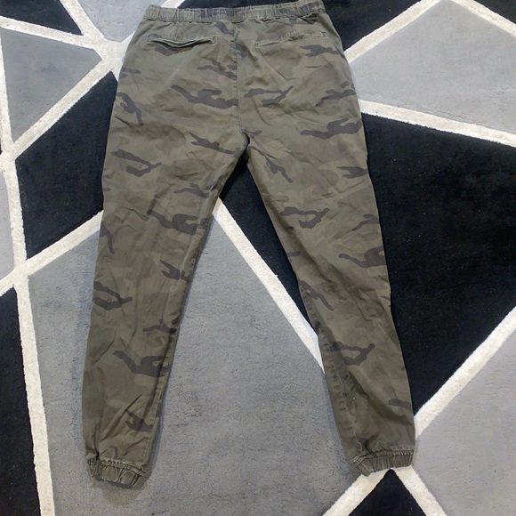 Camo American Eagle joggers. Size Medium Tall. - Picture 3 of 4